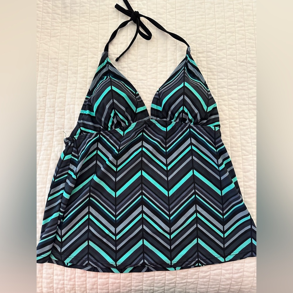 V-neck halter tankini top